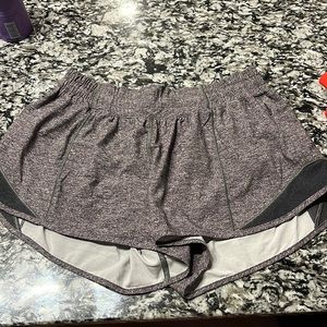 Lululemon hotty hot low rise lined short 2.5”